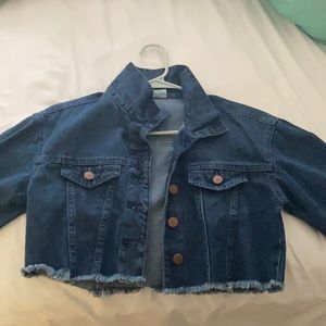 I’m selling a nice jean jacket with sleeves.